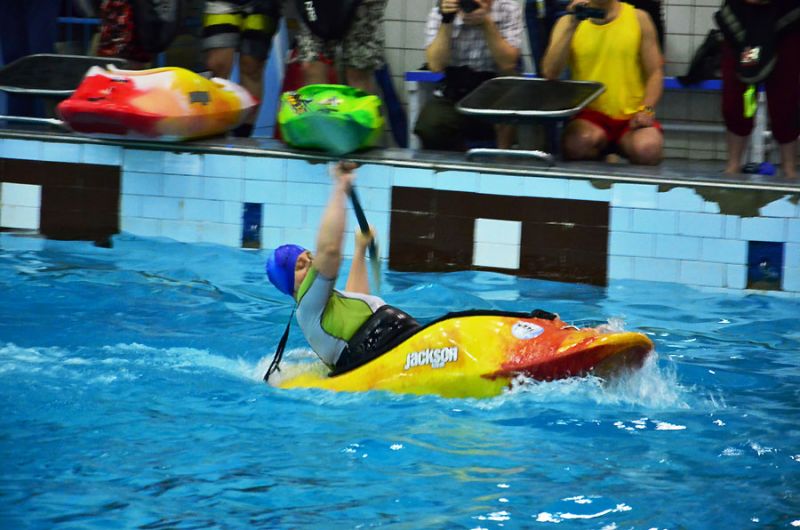 Открытый Чемпионат СПБ по фристайлу на гладкой воде в бассейнах 2014. 1я попытка в кат. К1-Ж