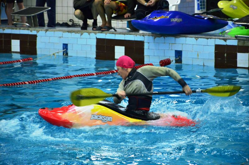Открытый Чемпионат СПБ по фристайлу на гладкой воде в бассейнах 2014. 1я попытка в кат. К1-Ж