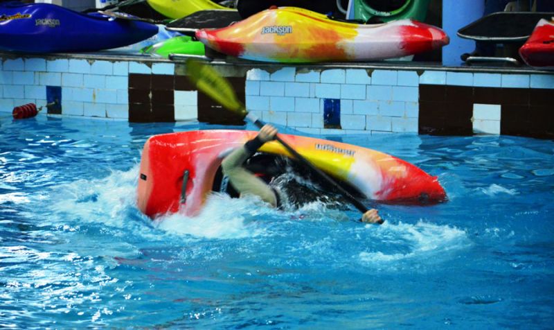 Открытый Чемпионат СПБ по фристайлу на гладкой воде в бассейнах 2014. 1я попытка в кат. К1-Ж
