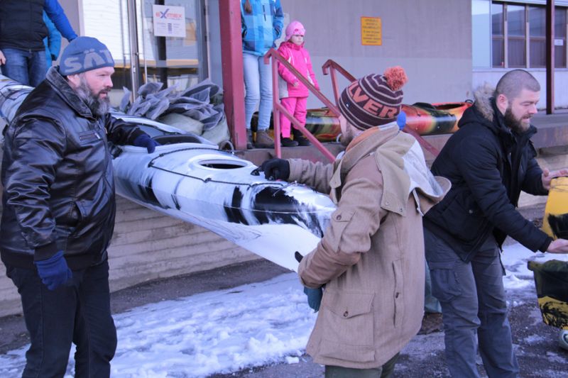 Поездка  за каяками в Финляндию. Погрузка каяков.