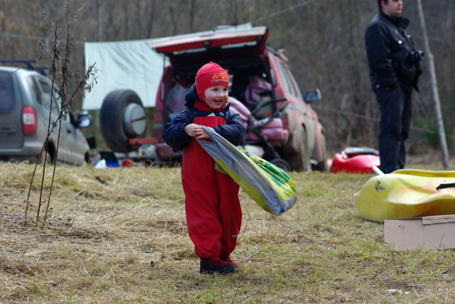 Зрители в ожидании каяк-кросса