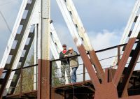 Закрытие сезона в Лосево ( 29-30 сентября 2012).Постановка трассы. По обычаю оттяжки закрепляем на старом ж/д мосту
