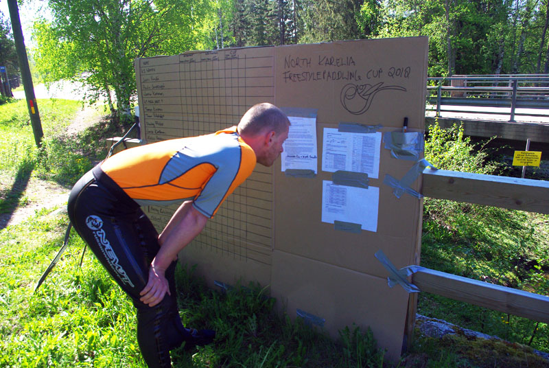 1-й этап кубка North Karelia freestyle paddling cup 2012 . Стенд с информацией по соревнованиям.