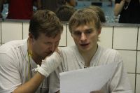 ГК "Каякер". Клубное первенство по фристайлу на гладкой воде. Атлеты втыкают на протоколы.