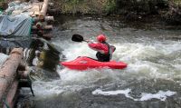 Пробуем кататься. Воды очень мало. Бочка не держит.