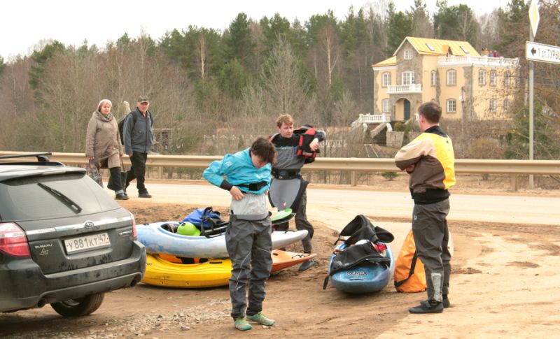 09 апреля р. Мга 2016. Одеваемся на воду