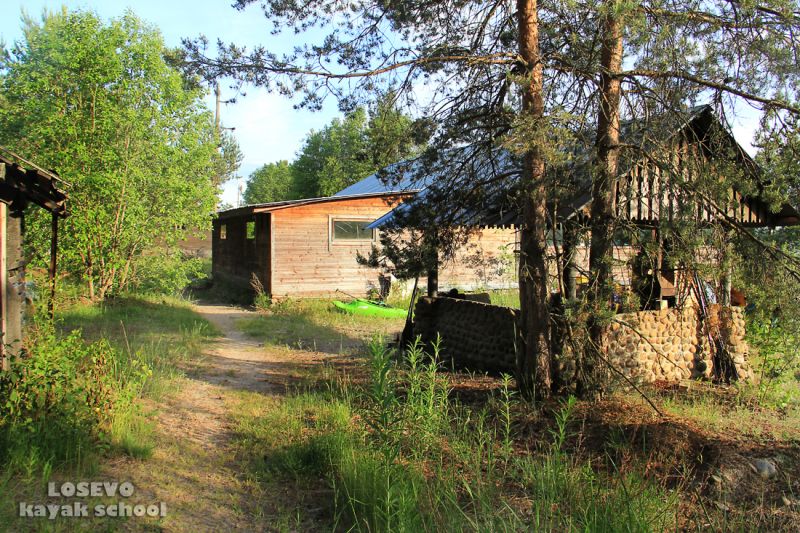Дом у дороги. Школа каякинга в Лосево