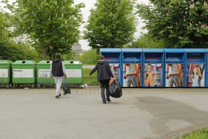 Попытка выкинуть мусор